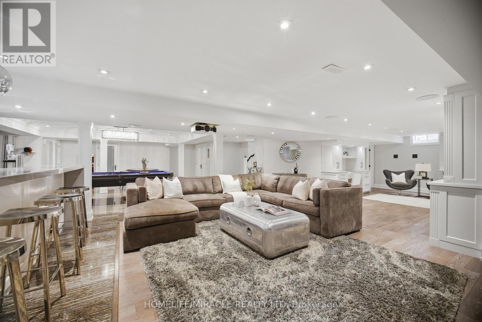 2152 Manor Hill Drive, Mississauga, ON - Indoor Photo Showing Living Room