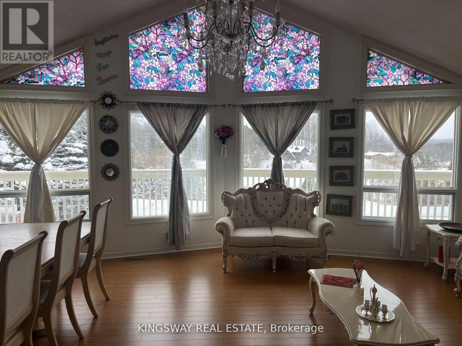 30 Mountainview Road, Mulmur, ON - Indoor Photo Showing Living Room