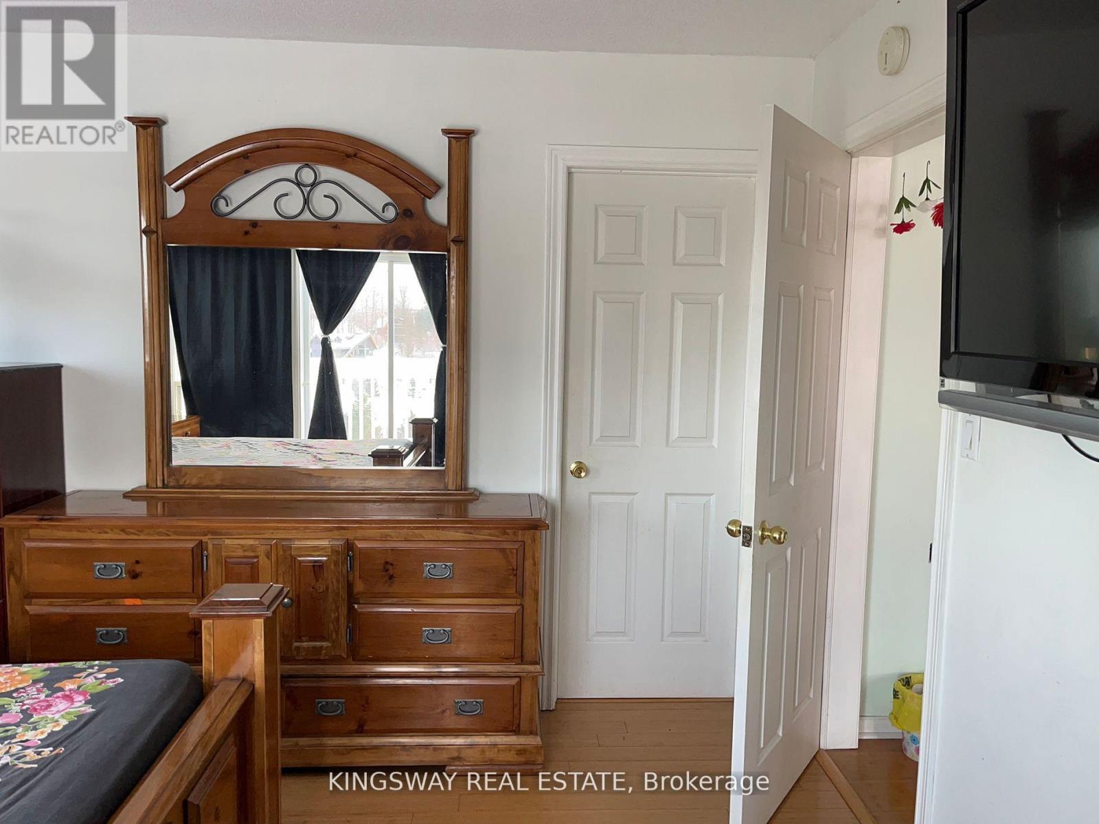 30 Mountainview Road, Mulmur, ON - Indoor Photo Showing Bedroom