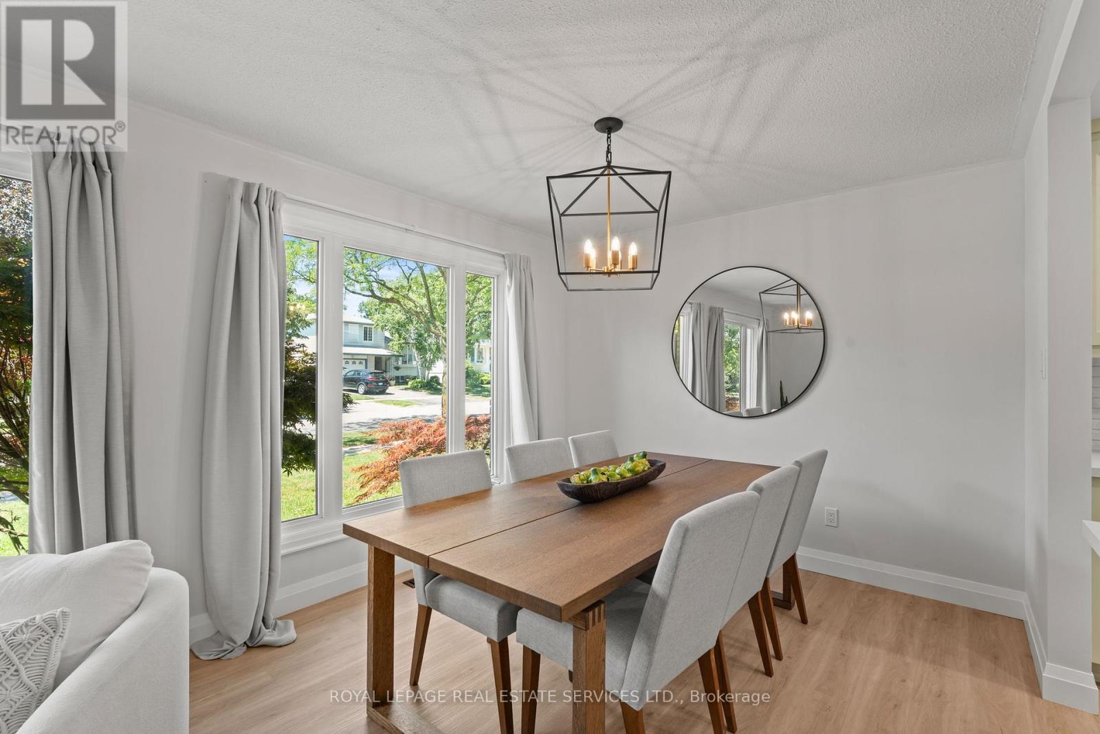 1348 Janina Boulevard, Burlington, ON - Indoor Photo Showing Dining Room