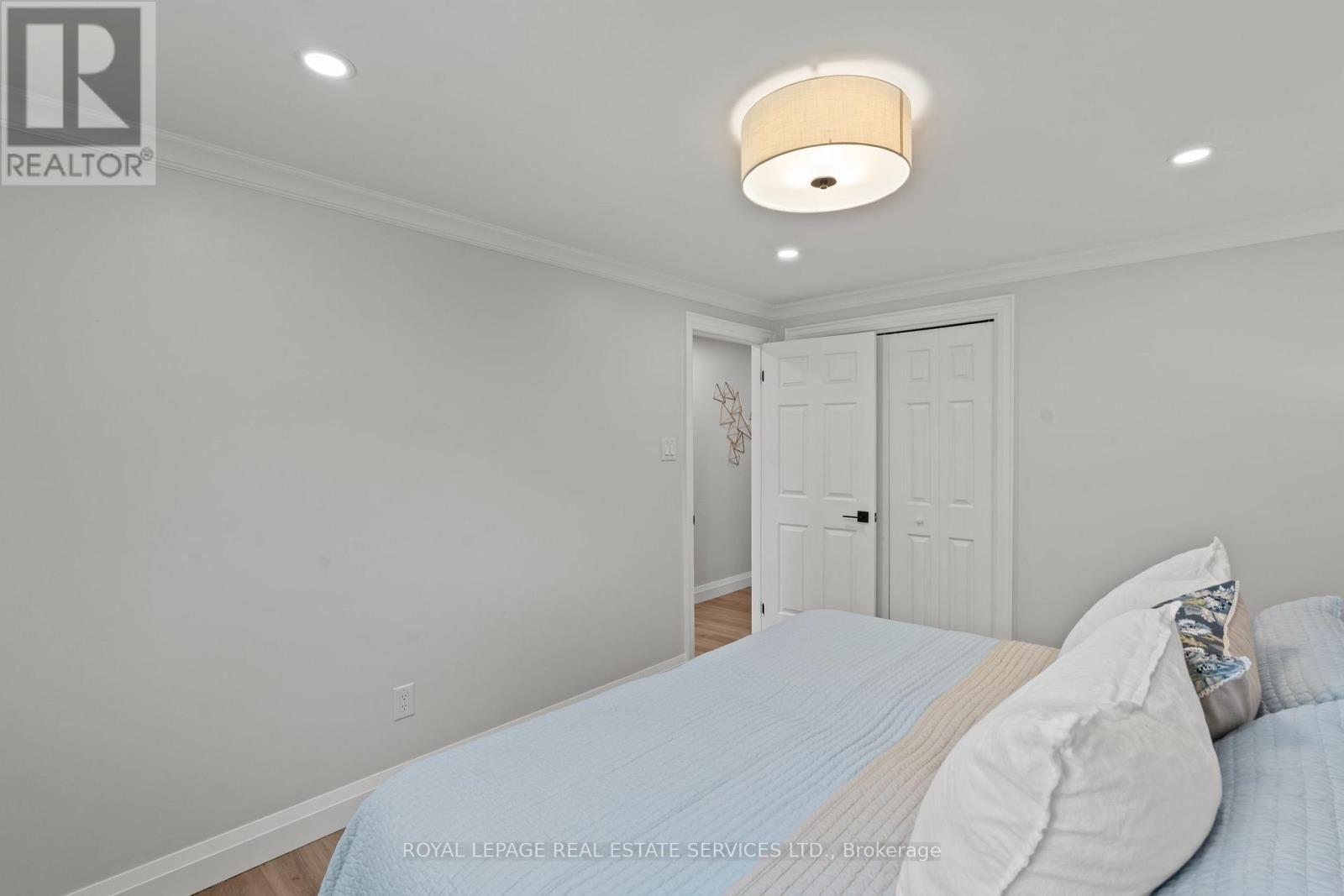 1348 Janina Boulevard, Burlington, ON - Indoor Photo Showing Bedroom