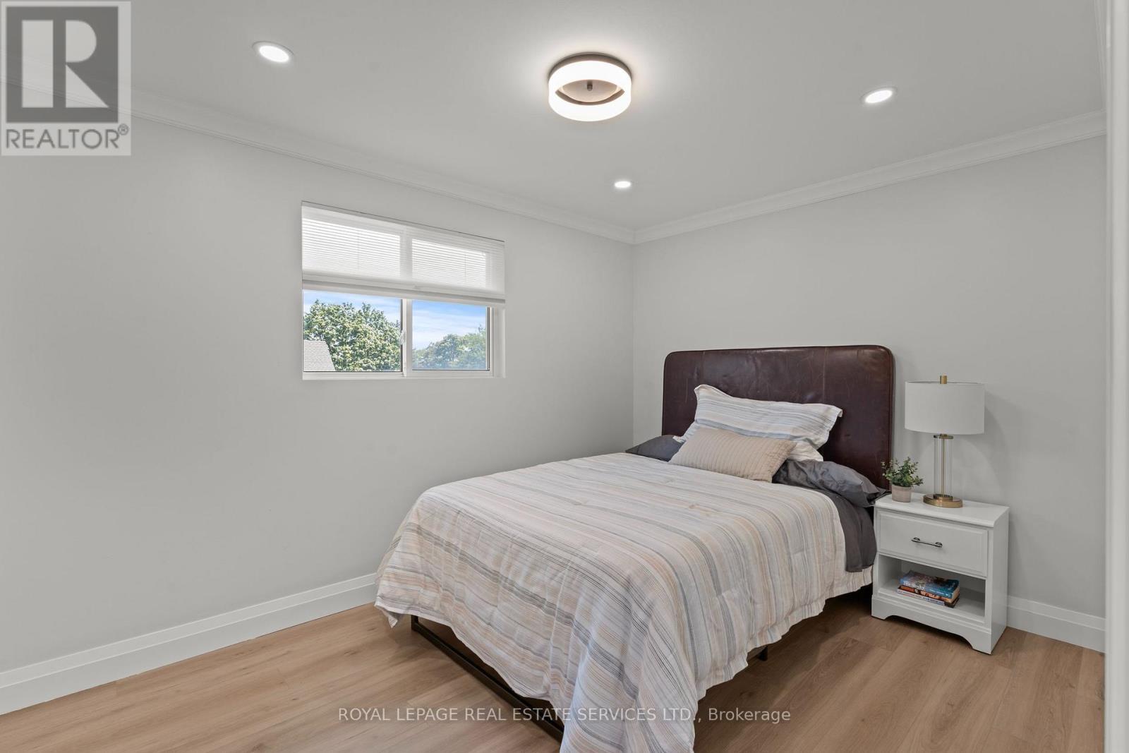 1348 Janina Boulevard, Burlington, ON - Indoor Photo Showing Bedroom
