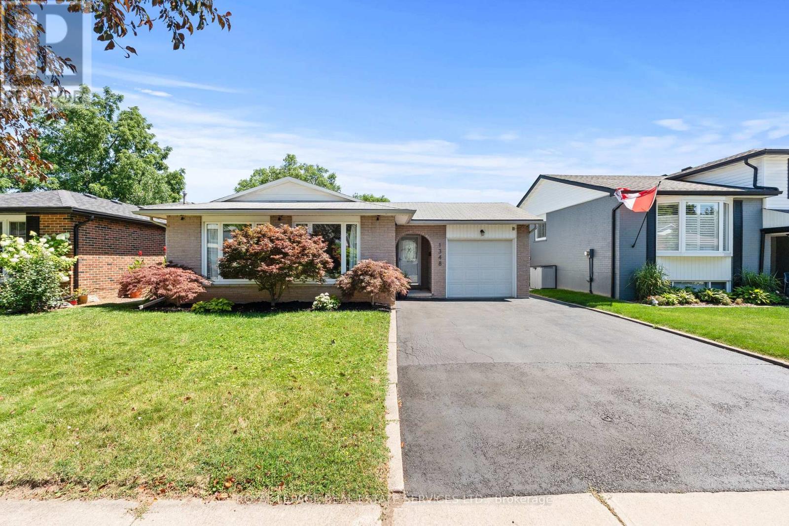 1348 Janina Boulevard, Burlington, ON - Outdoor With Facade