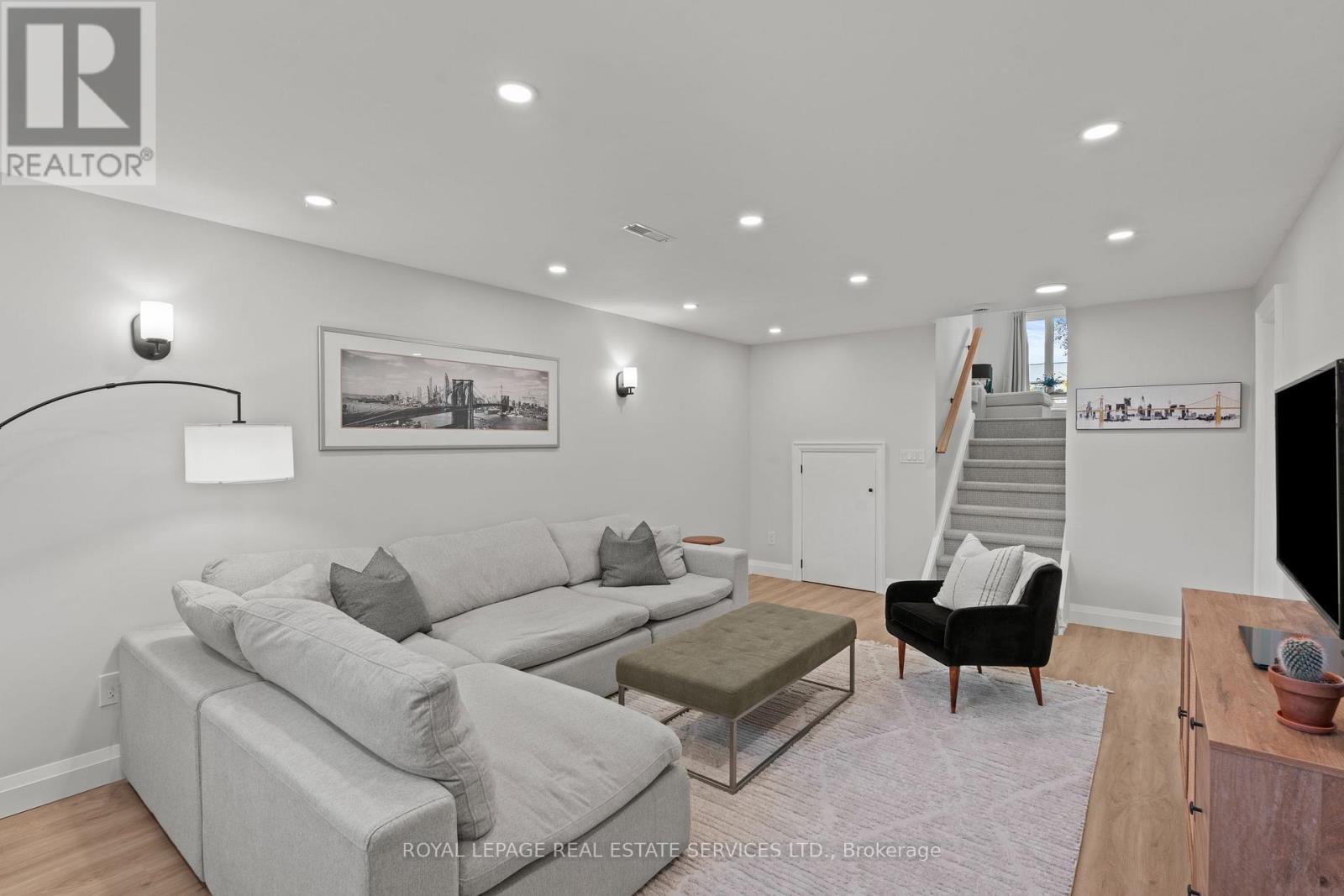 1348 Janina Boulevard, Burlington, ON - Indoor Photo Showing Other Room