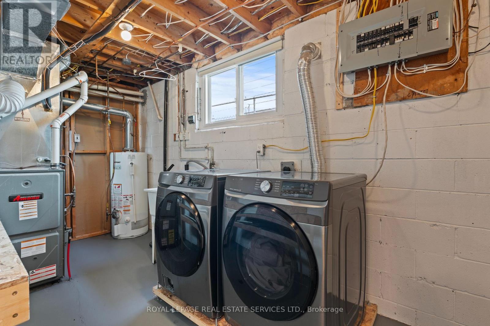 1348 Janina Boulevard, Burlington, ON - Indoor Photo Showing Laundry Room