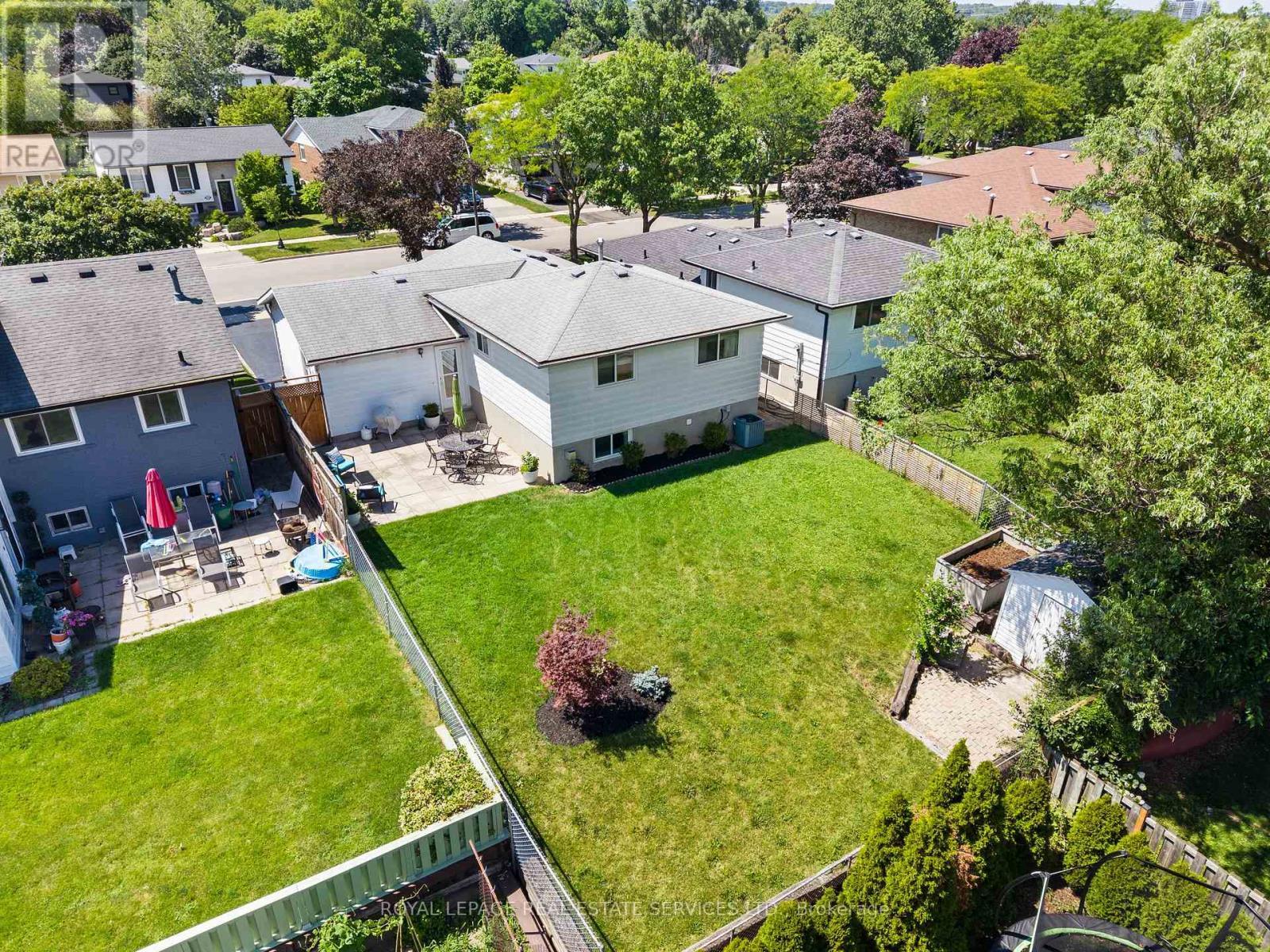 1348 Janina Boulevard, Burlington, ON - Outdoor