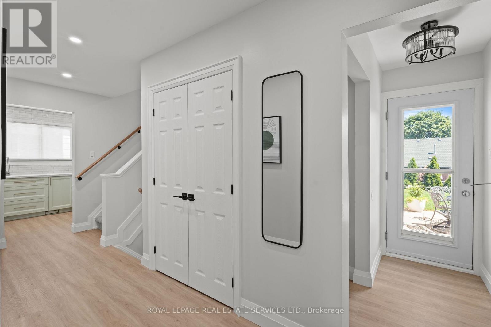 1348 Janina Boulevard, Burlington, ON - Indoor Photo Showing Other Room