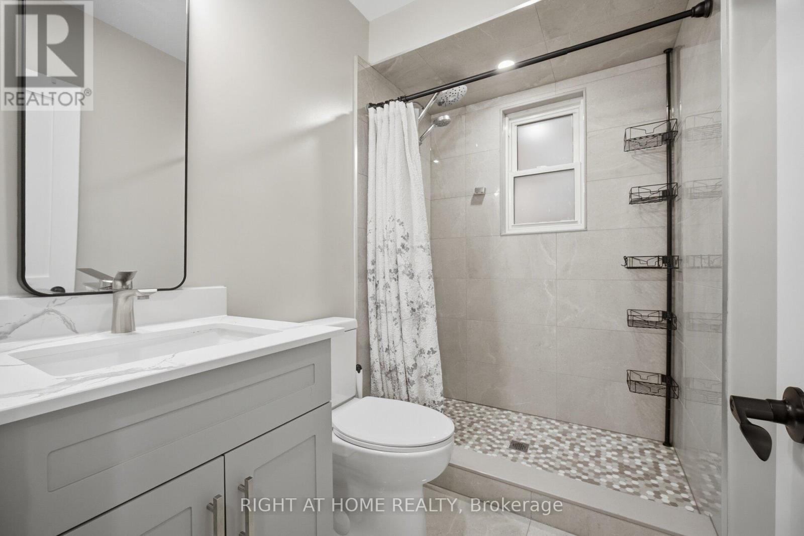 20 Rockwell Avenue, Toronto, ON - Indoor Photo Showing Bathroom