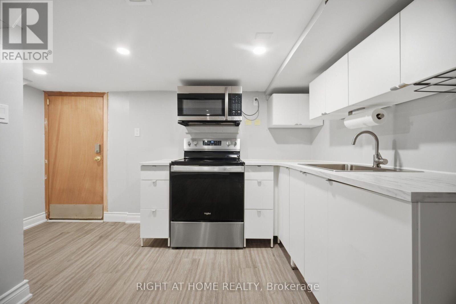 20 Rockwell Avenue, Toronto, ON - Indoor Photo Showing Kitchen