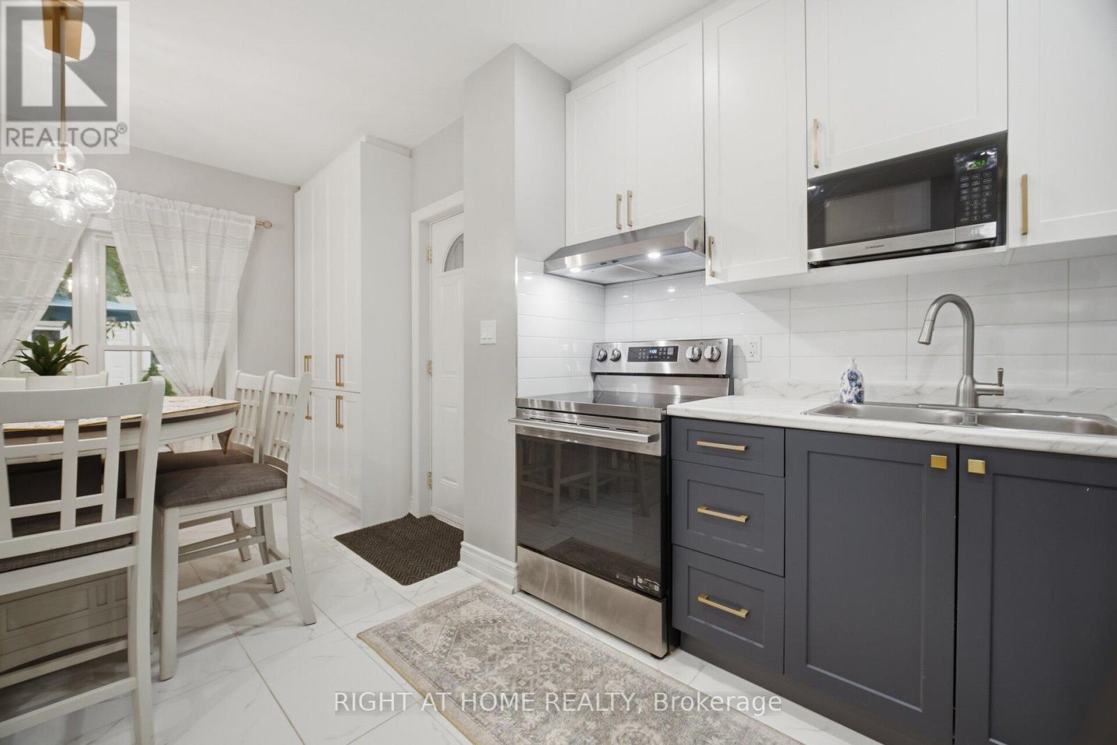 20 Rockwell Avenue, Toronto, ON - Indoor Photo Showing Kitchen With Double Sink With Upgraded Kitchen