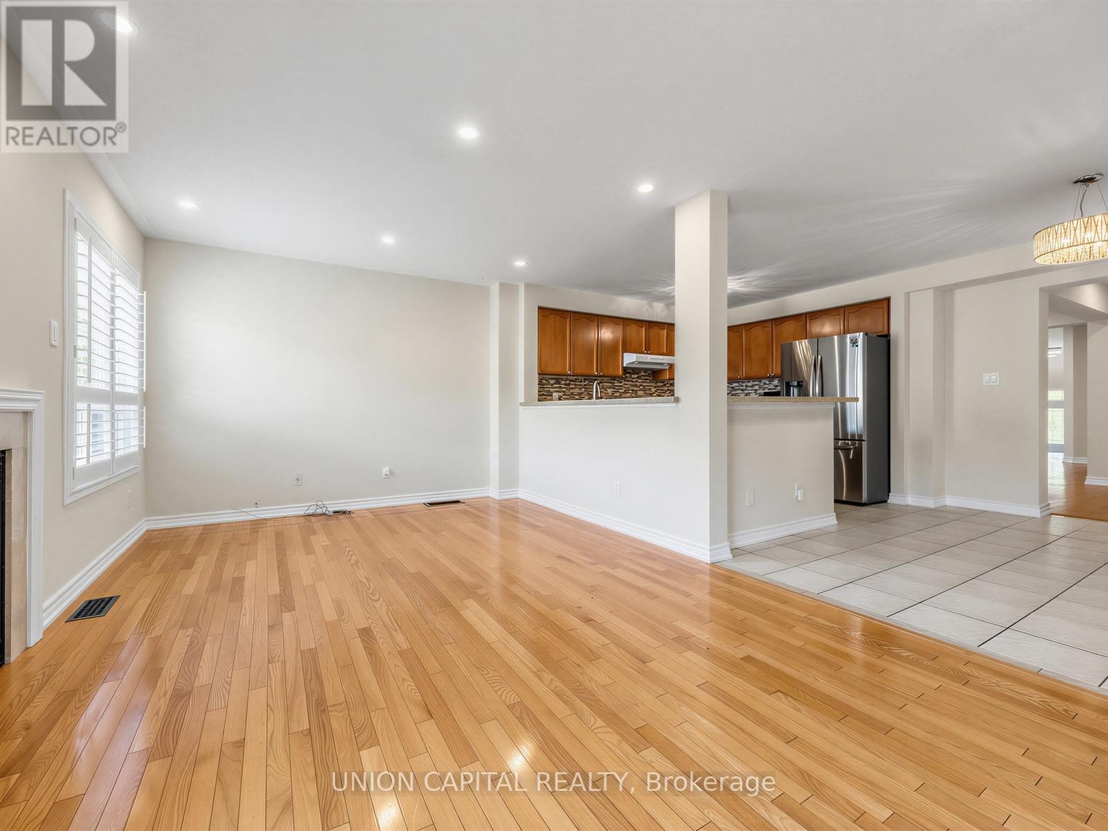 3186 Cabano Crescent, Mississauga, ON - Indoor Photo Showing Other Room With Fireplace
