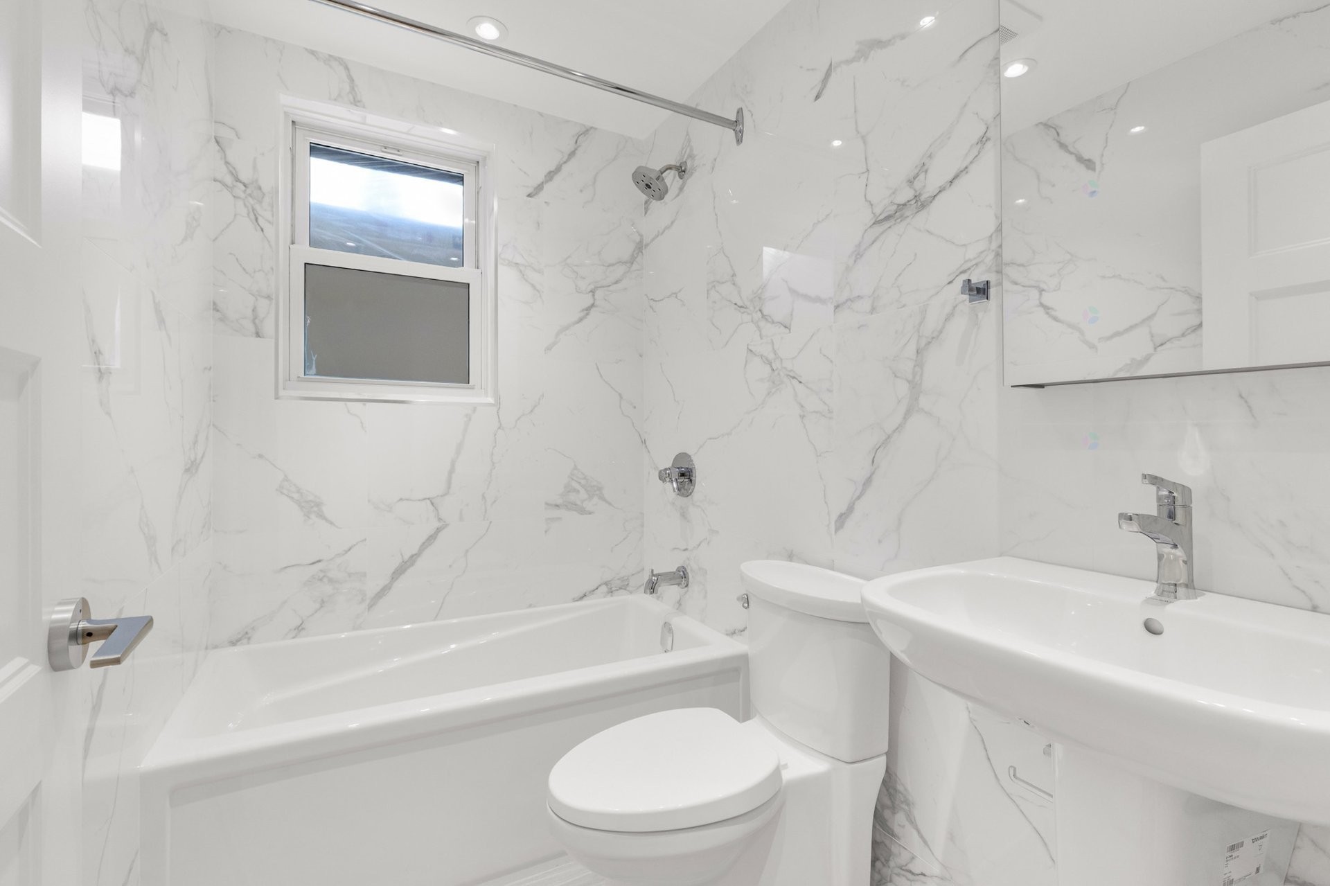 Bathroom - 1-4655 Av. Madison, Montréal (Côte-Des-Neiges/Notre-Dame-De-Grâce), QC - Indoor Photo Showing Bathroom