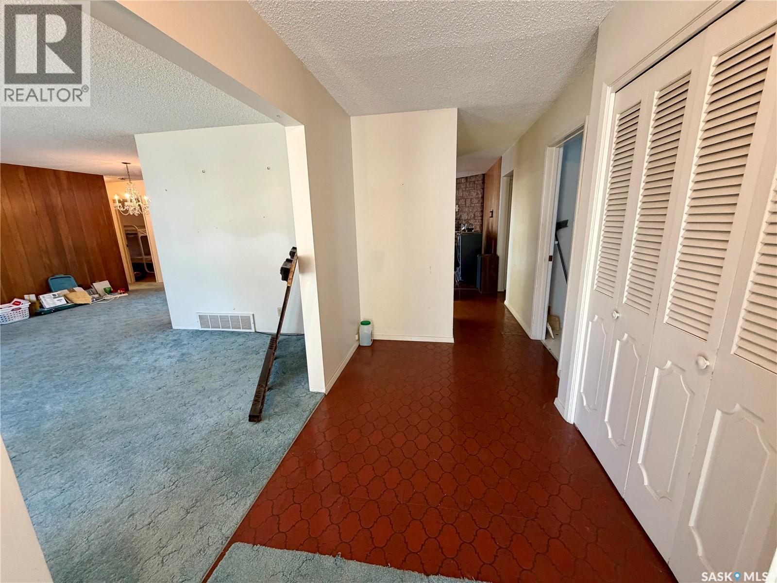 1247 Gordon Road, Moose Jaw, SK - Indoor Photo Showing Other Room