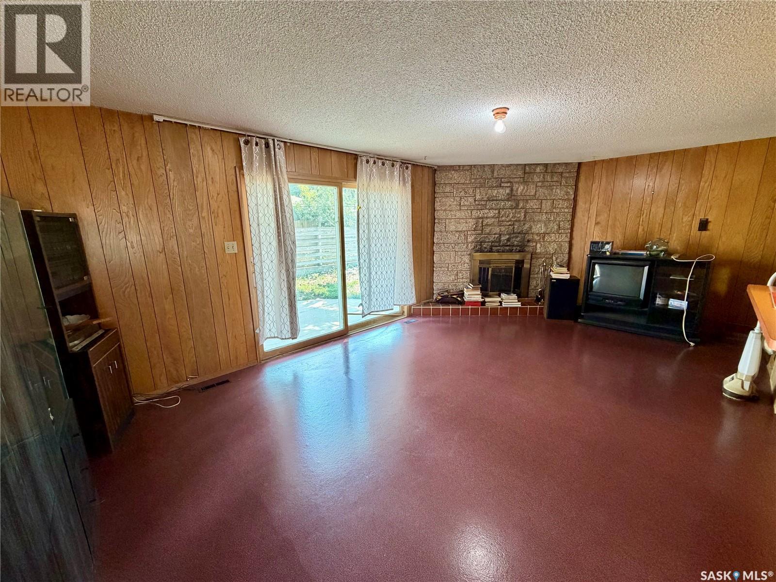 1247 Gordon Road, Moose Jaw, SK - Indoor With Fireplace