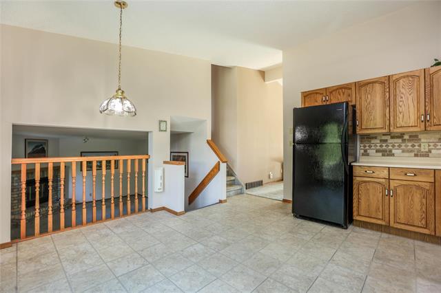 43 Calder Bay, Winnipeg, MB - Indoor Photo Showing Kitchen