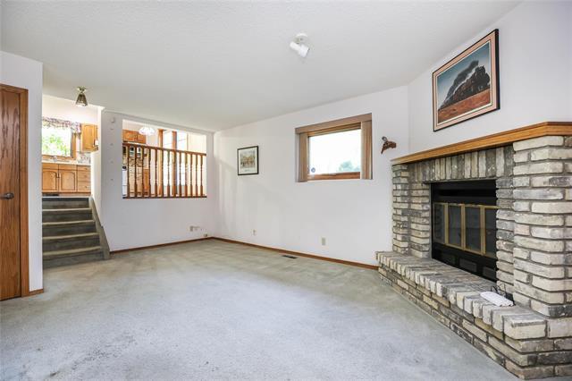 43 Calder Bay, Winnipeg, MB - Indoor With Fireplace