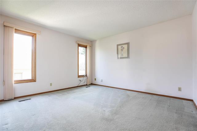 43 Calder Bay, Winnipeg, MB - Indoor Photo Showing Other Room