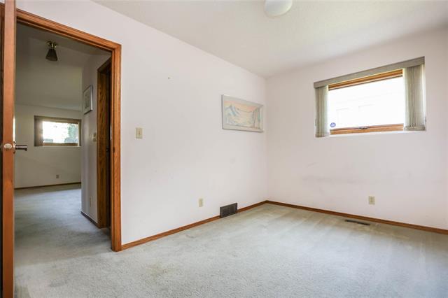 43 Calder Bay, Winnipeg, MB - Indoor Photo Showing Other Room