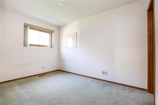 43 Calder Bay, Winnipeg, MB - Indoor Photo Showing Other Room