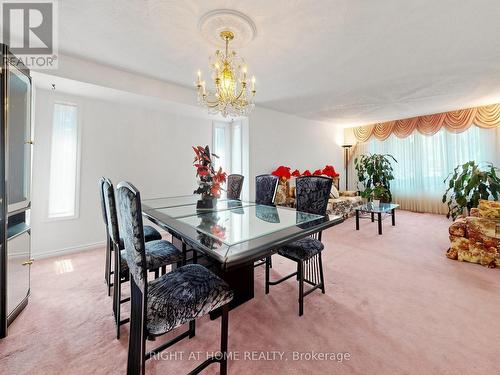 138 Strawberry Drive, Hamilton, ON - Indoor Photo Showing Dining Room