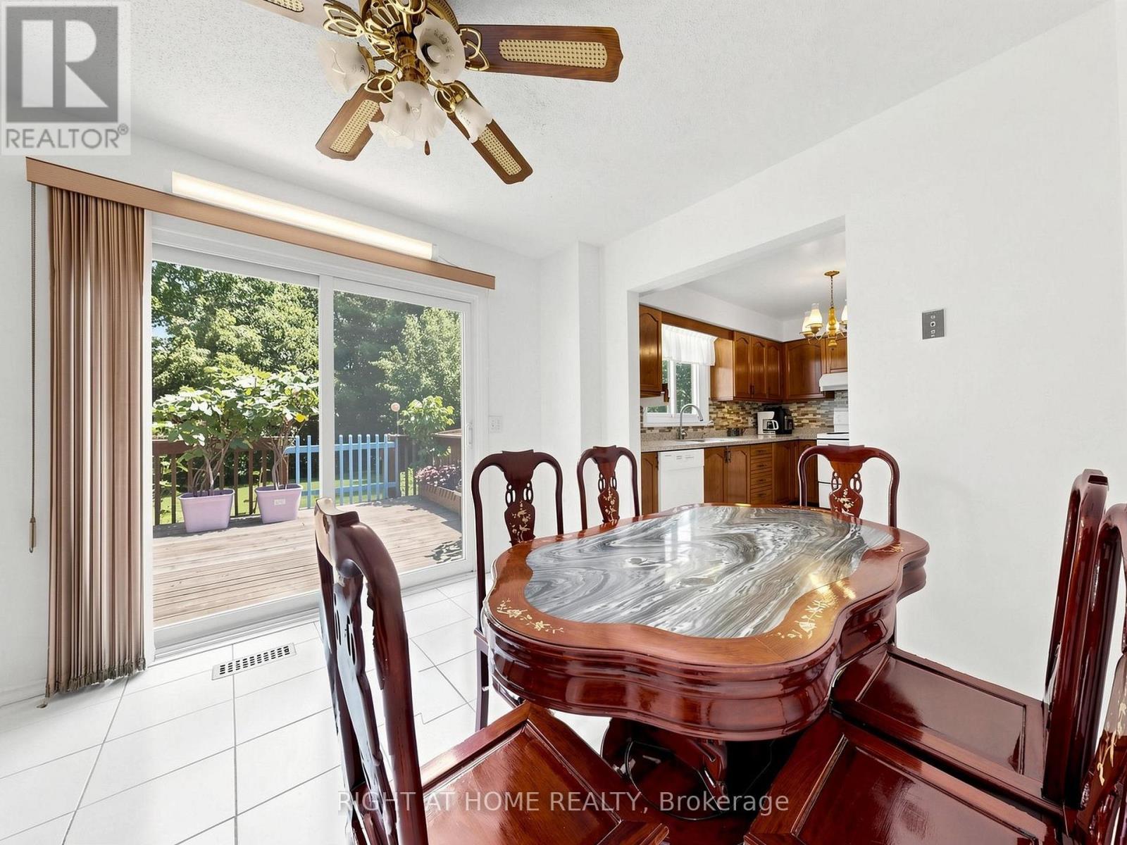 138 Strawberry Drive, Hamilton, ON - Indoor Photo Showing Dining Room