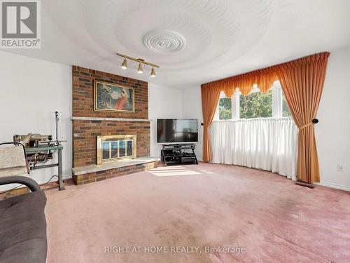 138 Strawberry Drive, Hamilton, ON - Indoor Photo Showing Living Room With Fireplace