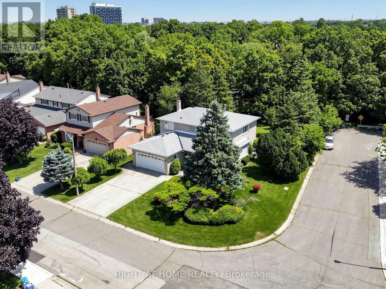 138 Strawberry Drive, Hamilton, ON - Outdoor