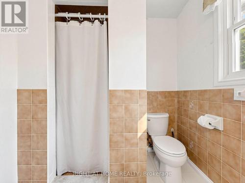 138 Strawberry Drive, Hamilton, ON - Indoor Photo Showing Bathroom