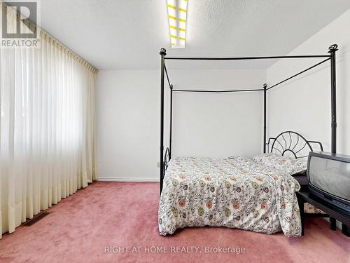 138 Strawberry Drive, Hamilton, ON - Indoor Photo Showing Bedroom