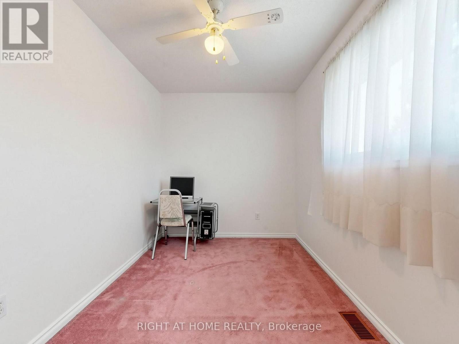 138 Strawberry Drive, Hamilton, ON - Indoor Photo Showing Other Room