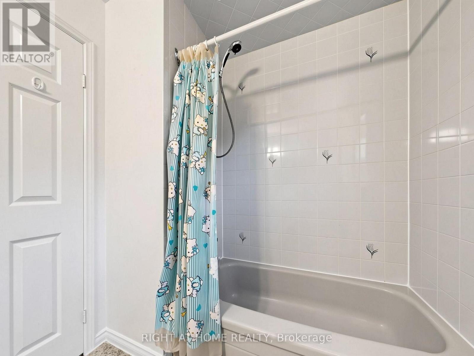 138 Strawberry Drive, Hamilton, ON - Indoor Photo Showing Bathroom