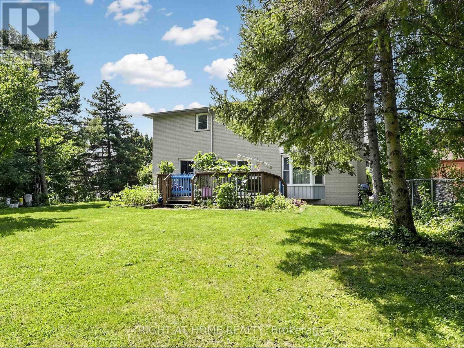 138 Strawberry Drive, Hamilton, ON - Outdoor