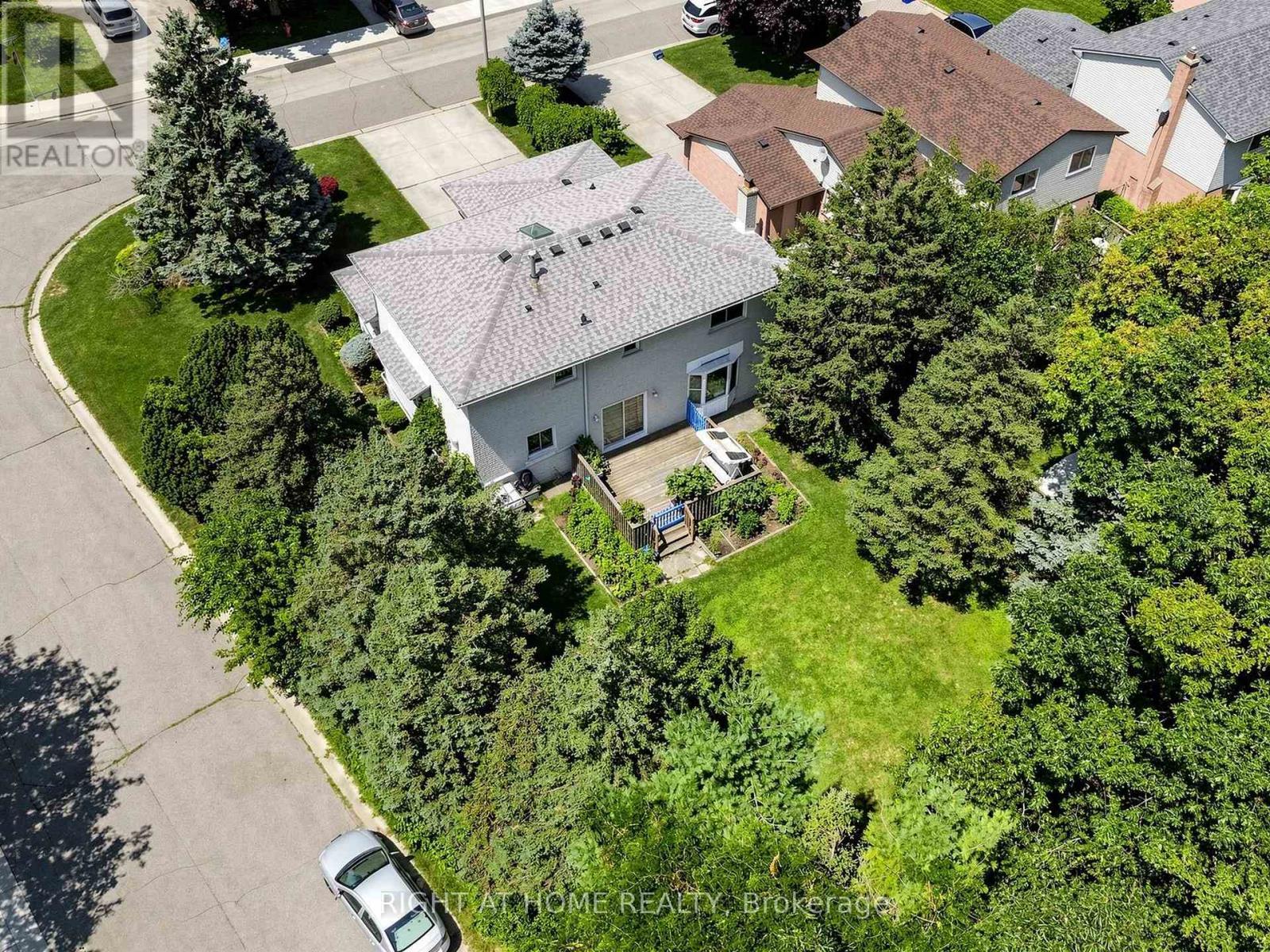 138 Strawberry Drive, Hamilton, ON - Outdoor With View