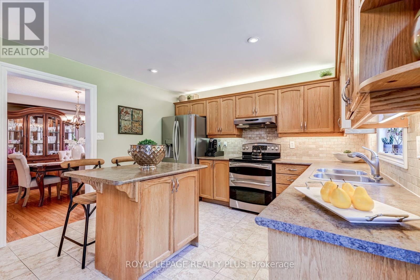 1459 Ravensmoor Crescent, Mississauga, ON - Indoor Photo Showing Kitchen With Double Sink
