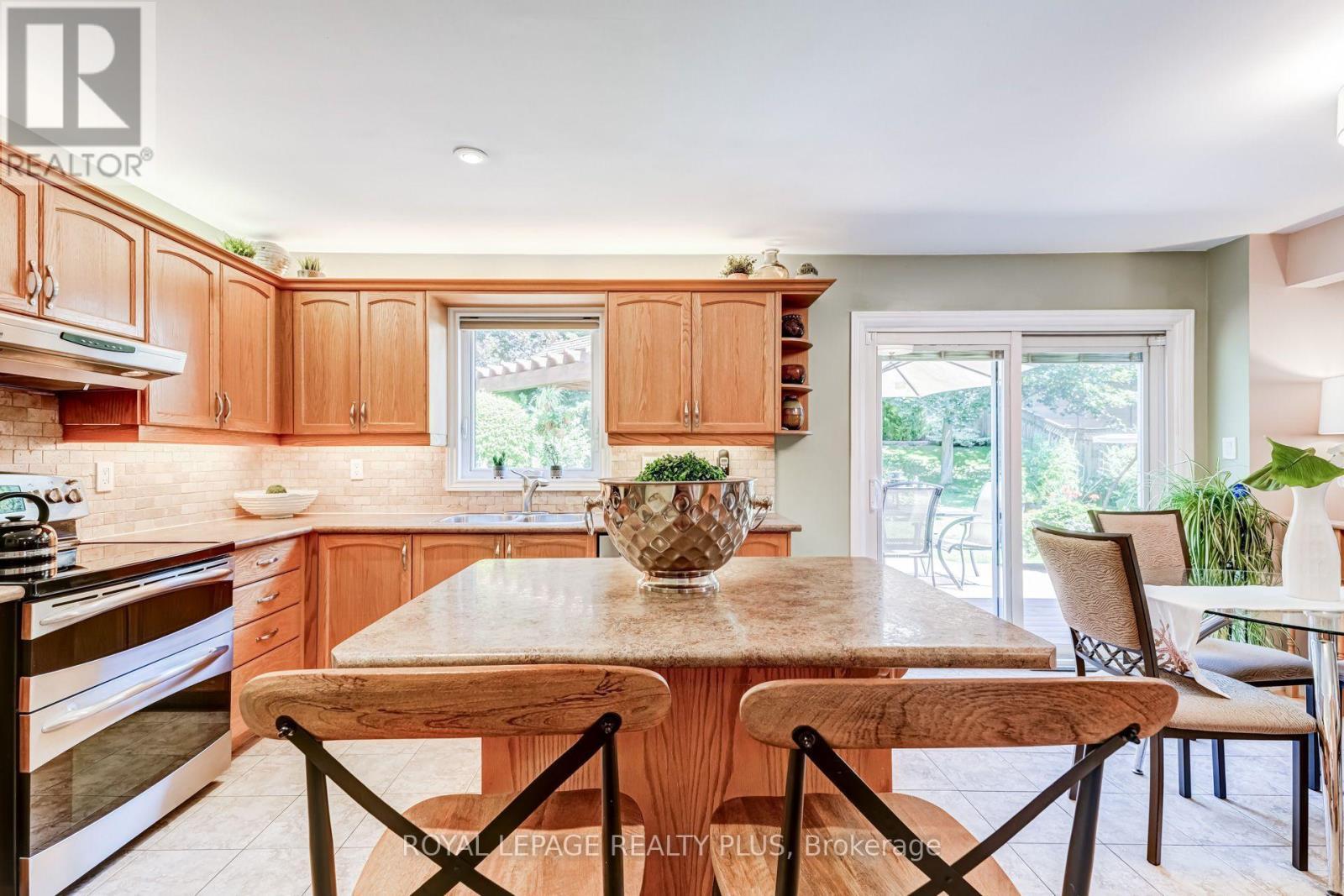 1459 Ravensmoor Crescent, Mississauga, ON - Indoor Photo Showing Kitchen