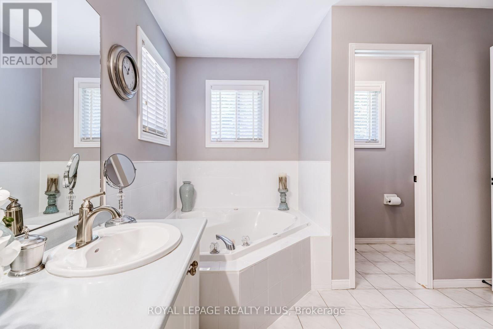 1459 Ravensmoor Crescent, Mississauga, ON - Indoor Photo Showing Bathroom
