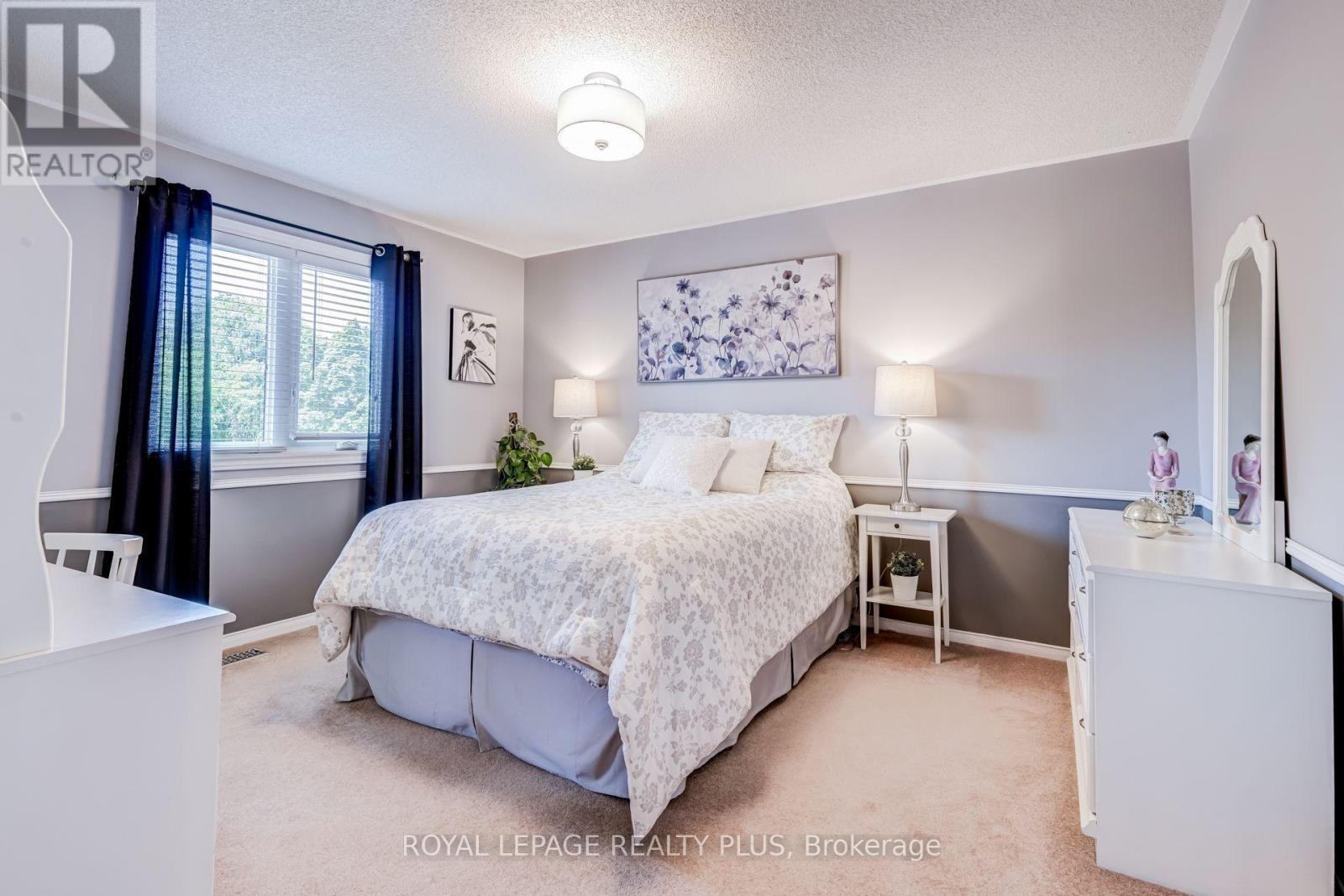 1459 Ravensmoor Crescent, Mississauga, ON - Indoor Photo Showing Bedroom