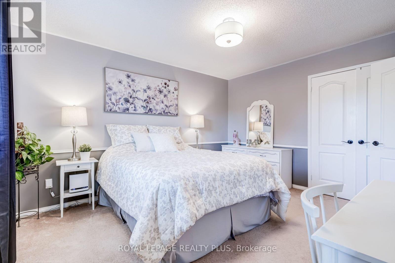 1459 Ravensmoor Crescent, Mississauga, ON - Indoor Photo Showing Bedroom