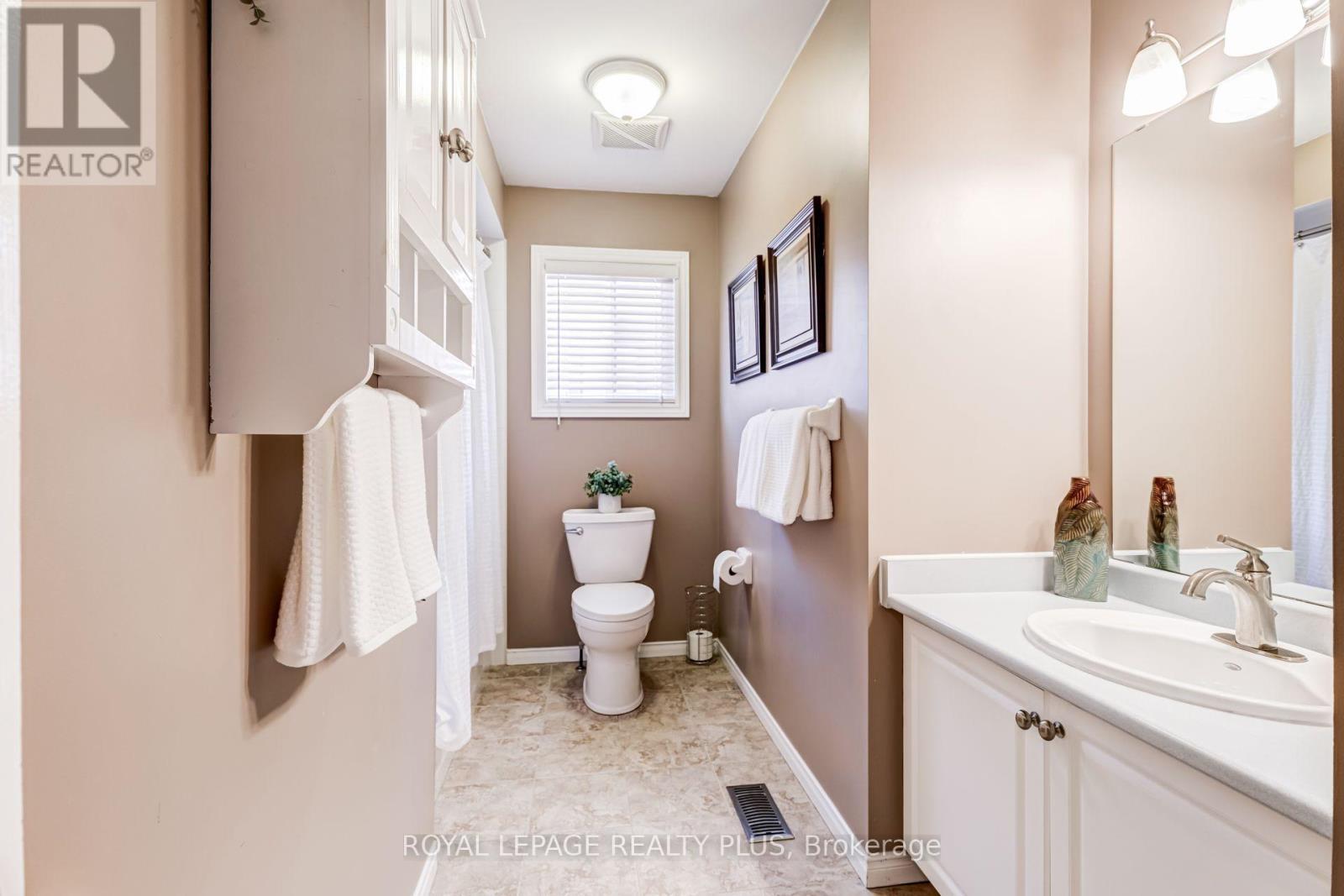 1459 Ravensmoor Crescent, Mississauga, ON - Indoor Photo Showing Bathroom
