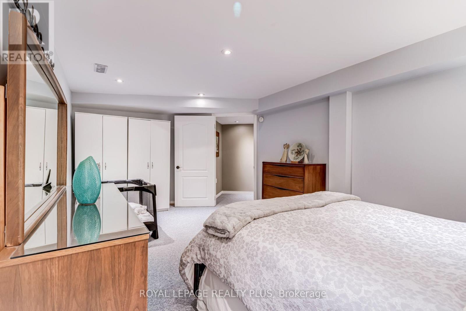 1459 Ravensmoor Crescent, Mississauga, ON - Indoor Photo Showing Bedroom