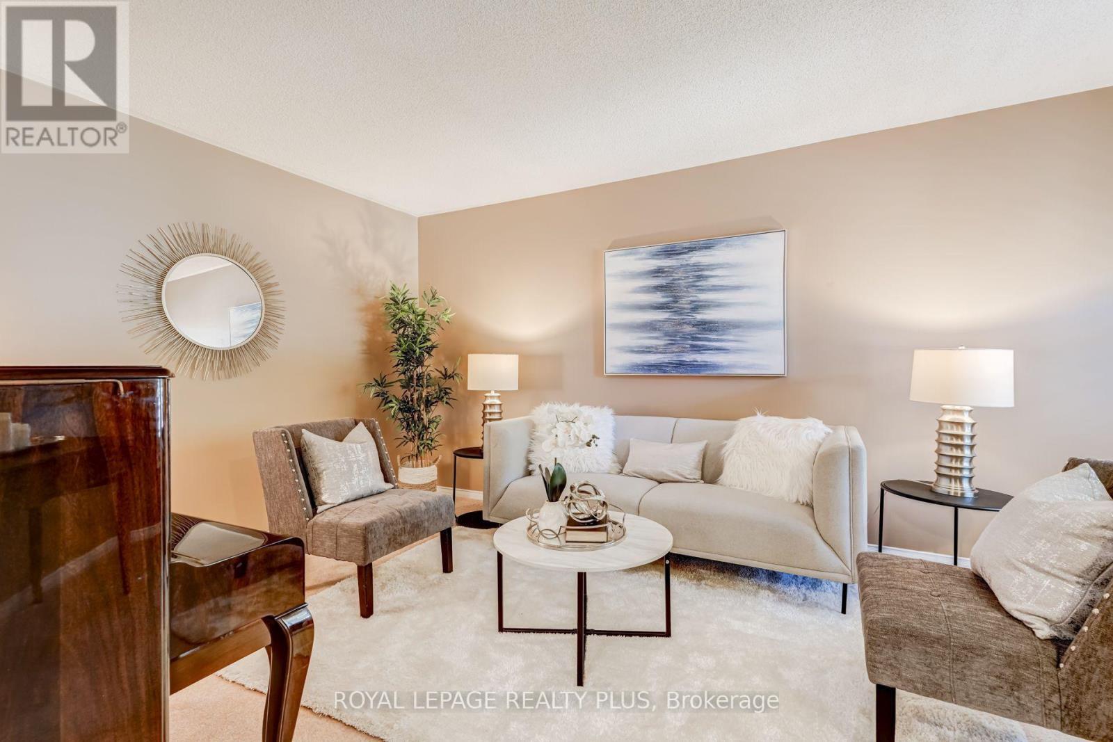 1459 Ravensmoor Crescent, Mississauga, ON - Indoor Photo Showing Living Room