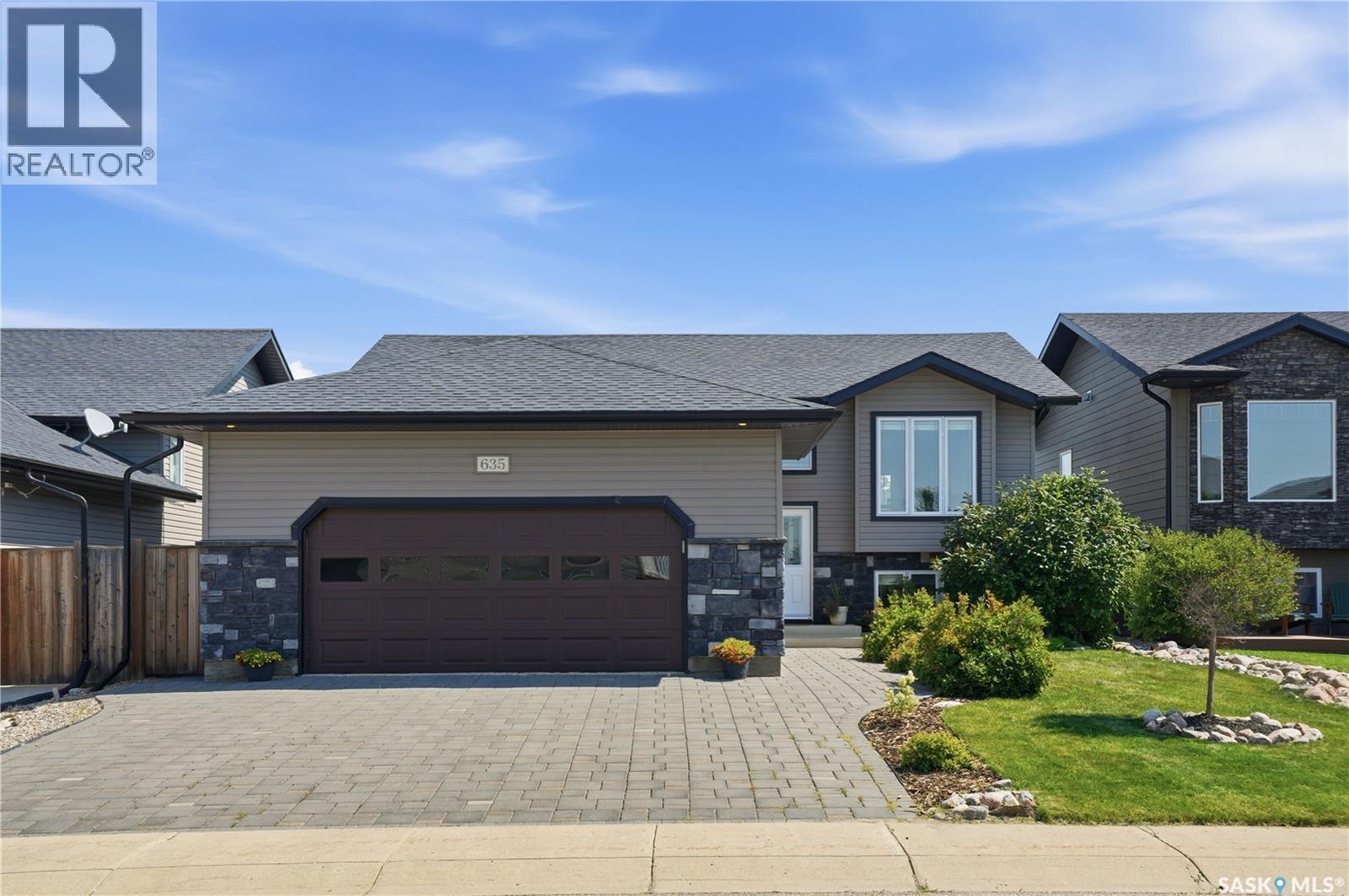 635 Redwood Crescent, Warman, SK - Outdoor