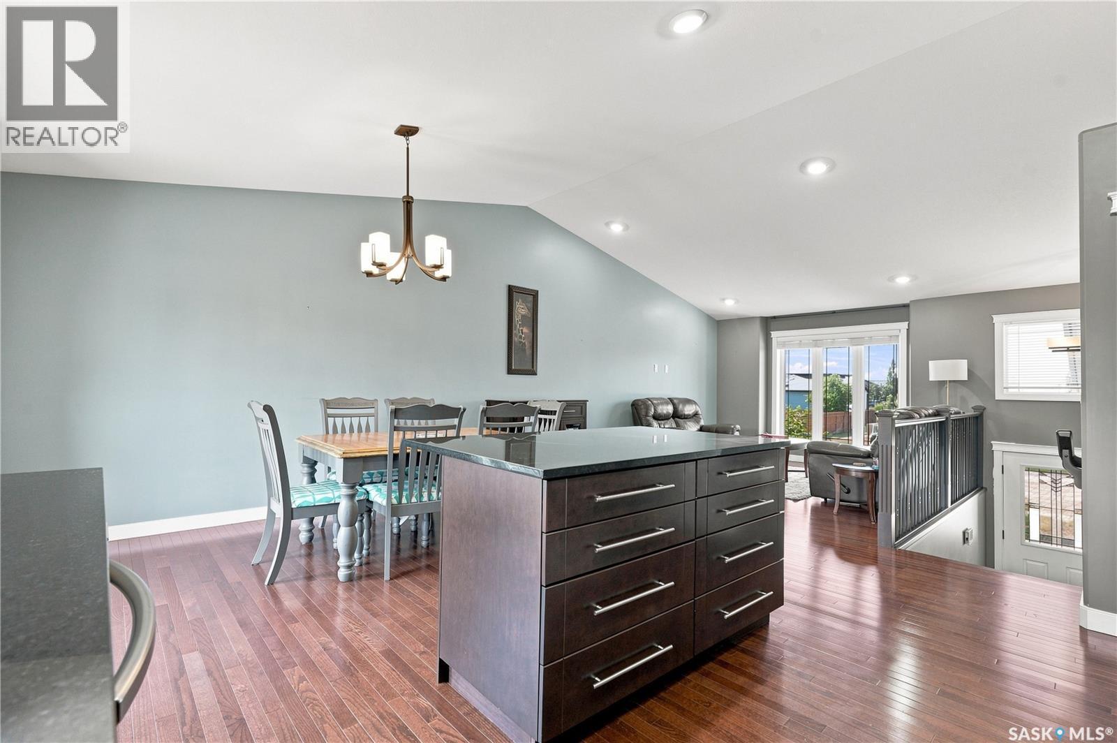 635 Redwood Crescent, Warman, SK - Indoor Photo Showing Dining Room