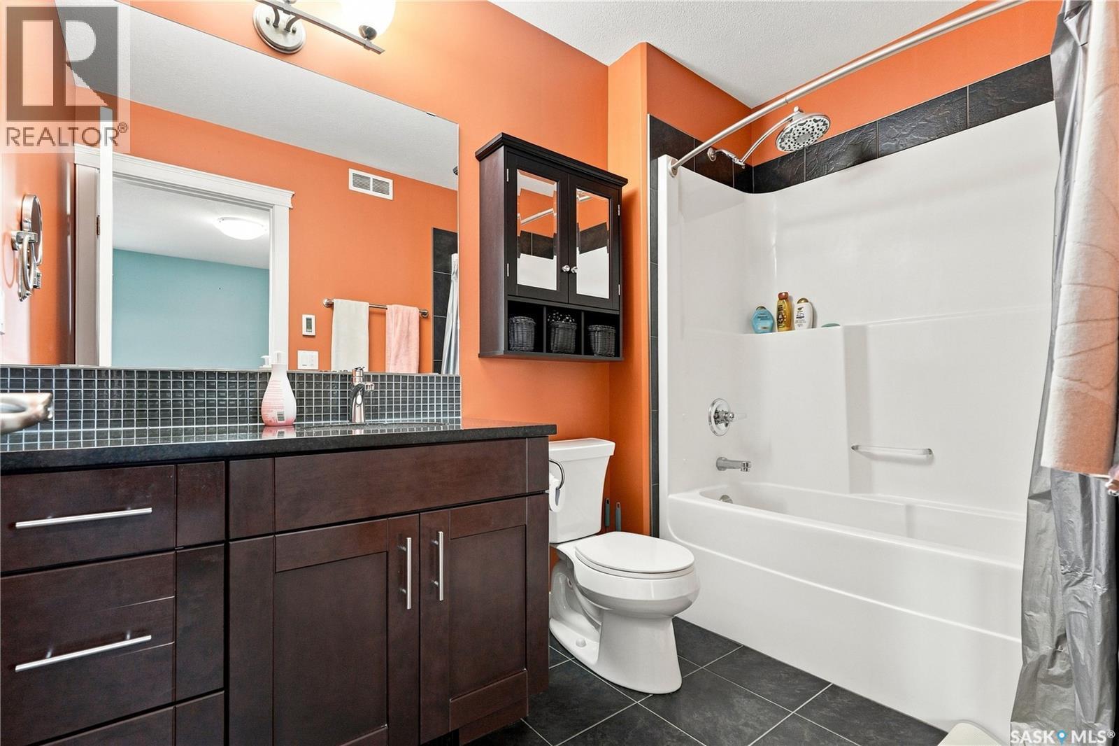 635 Redwood Crescent, Warman, SK - Indoor Photo Showing Bathroom