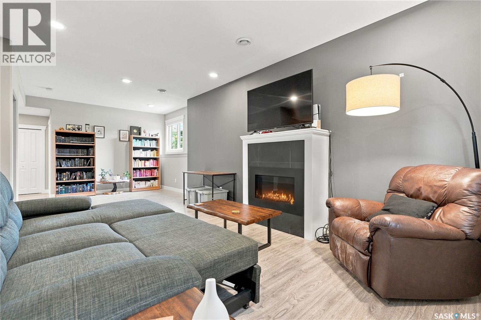 635 Redwood Crescent, Warman, SK - Indoor Photo Showing Living Room With Fireplace