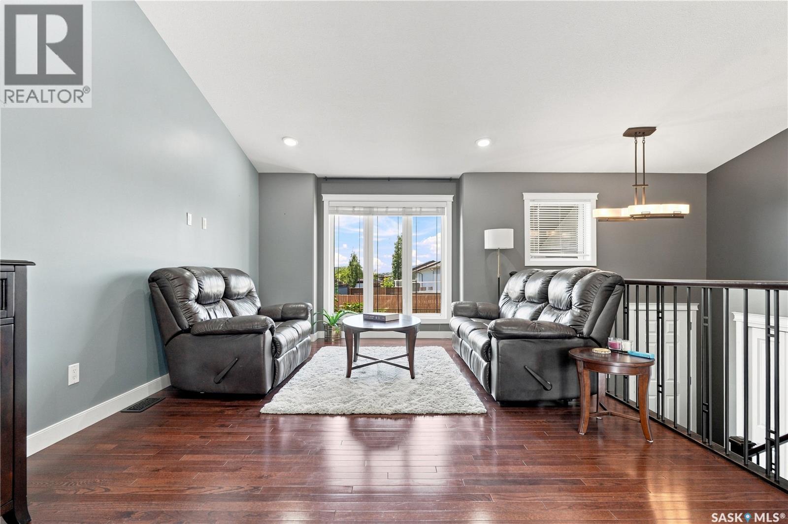 635 Redwood Crescent, Warman, SK - Indoor Photo Showing Living Room