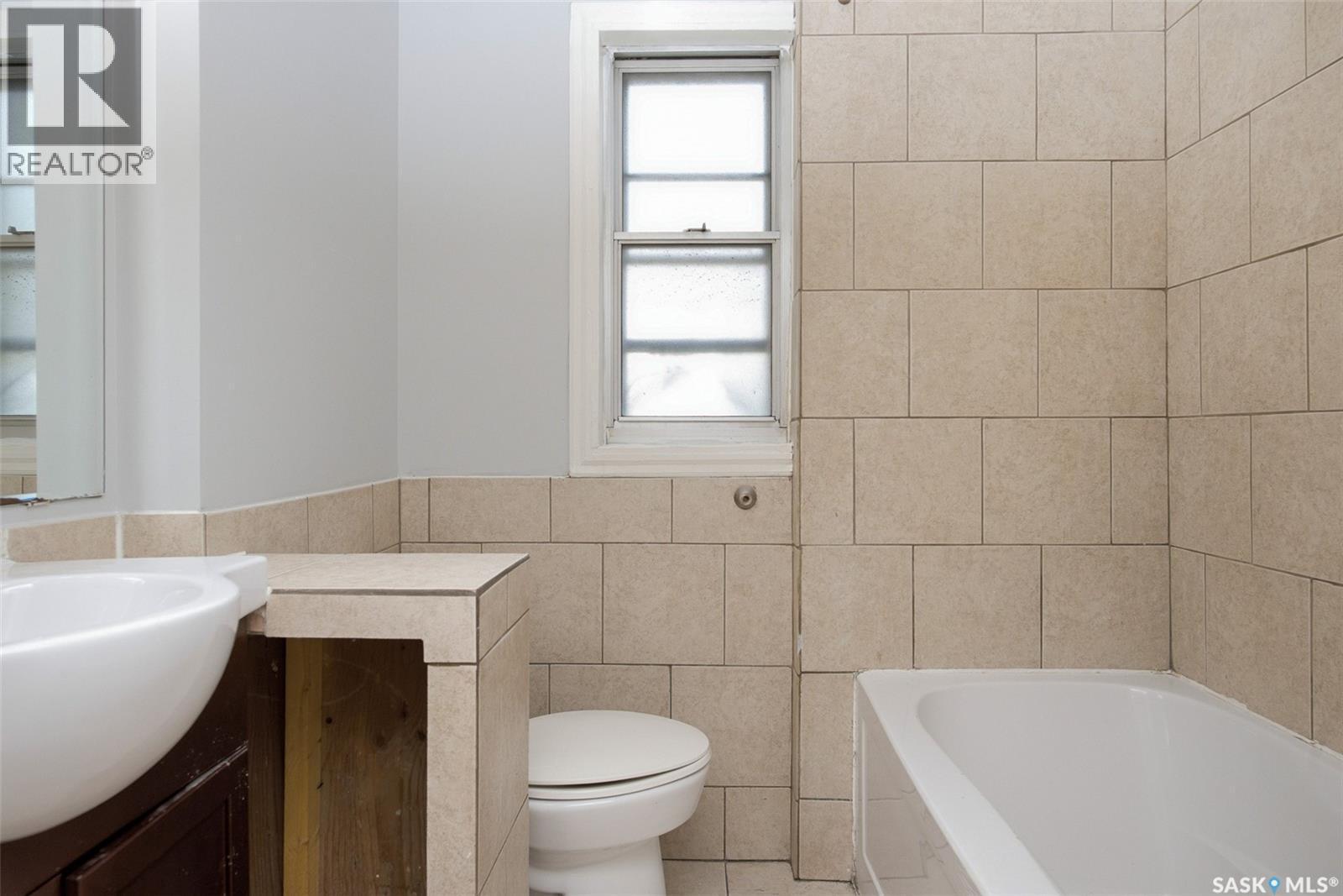 1735 Quebec Street, Regina, SK - Indoor Photo Showing Bathroom