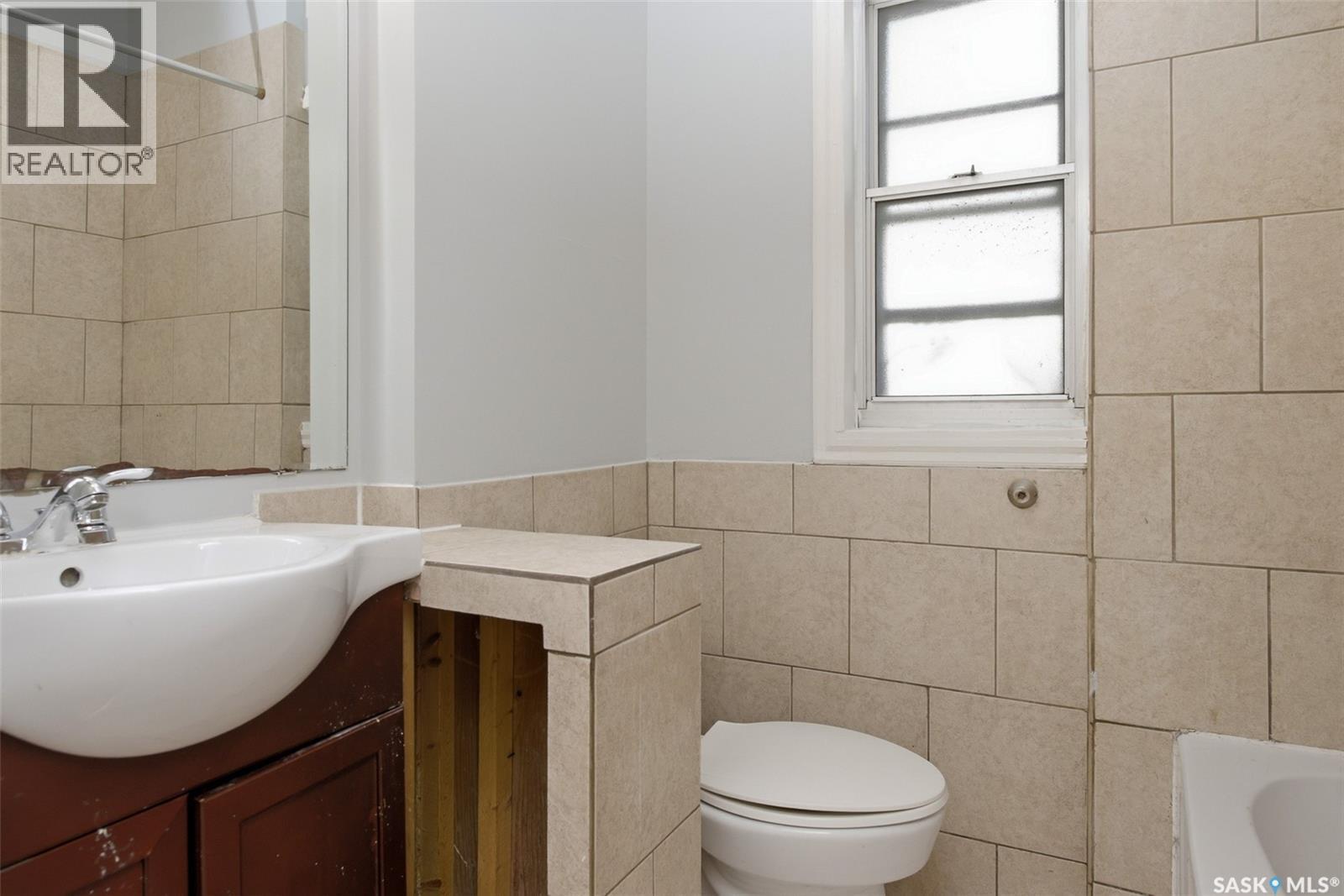 1735 Quebec Street, Regina, SK - Indoor Photo Showing Bathroom
