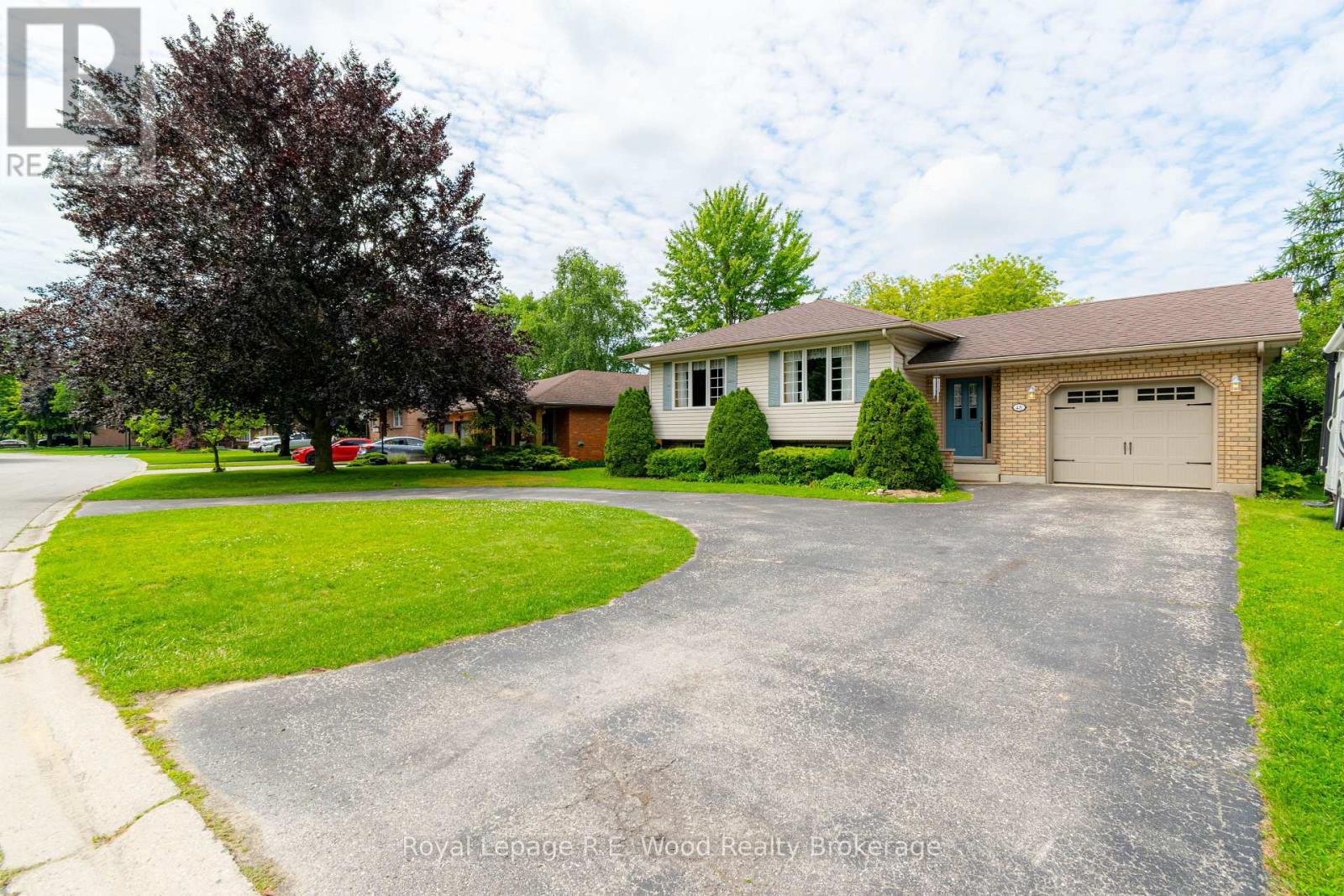 48 Allen Street, Tillsonburg, ON - Outdoor With Exterior