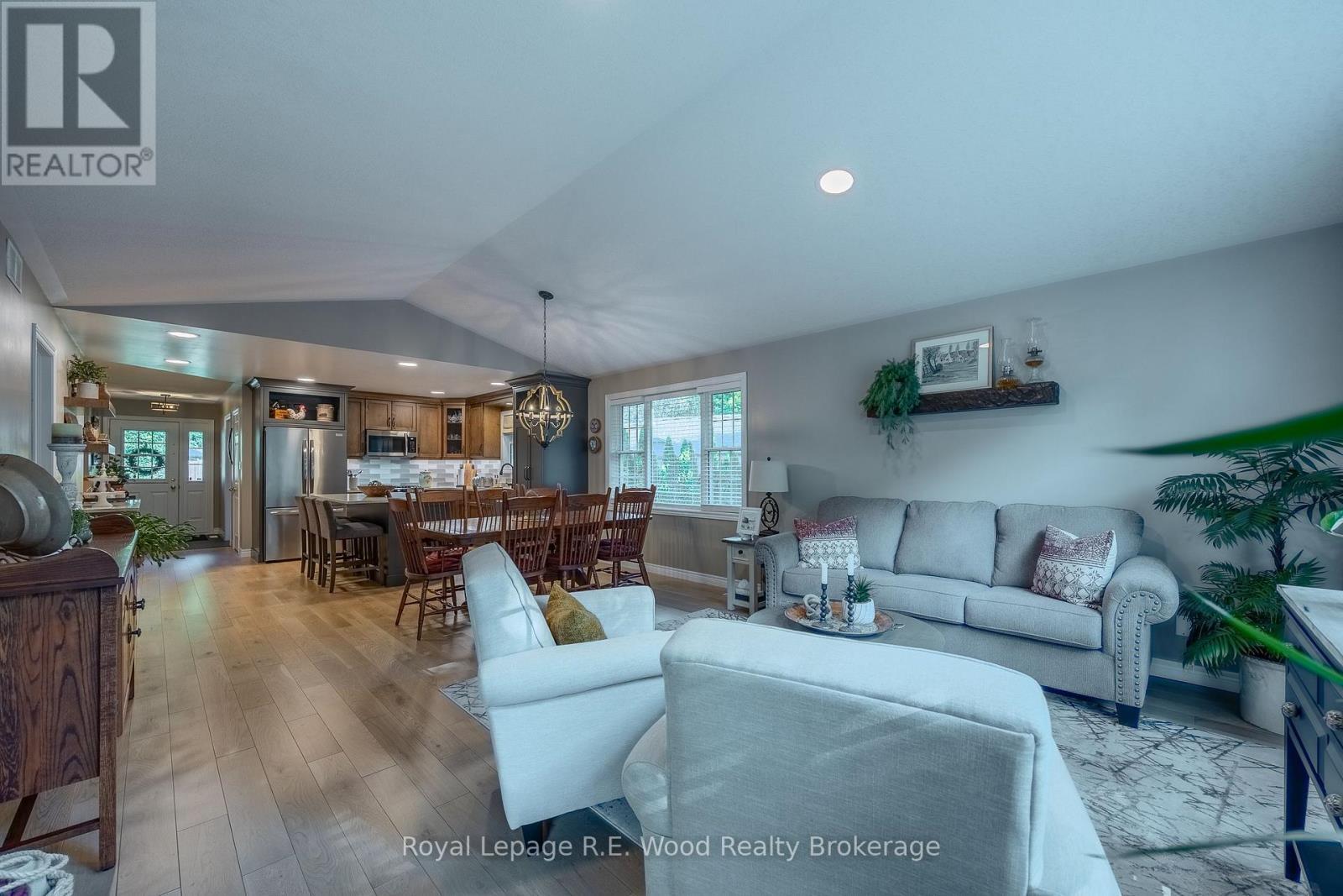 3 Otterview Drive, Norwich (Otterville), ON - Indoor Photo Showing Living Room